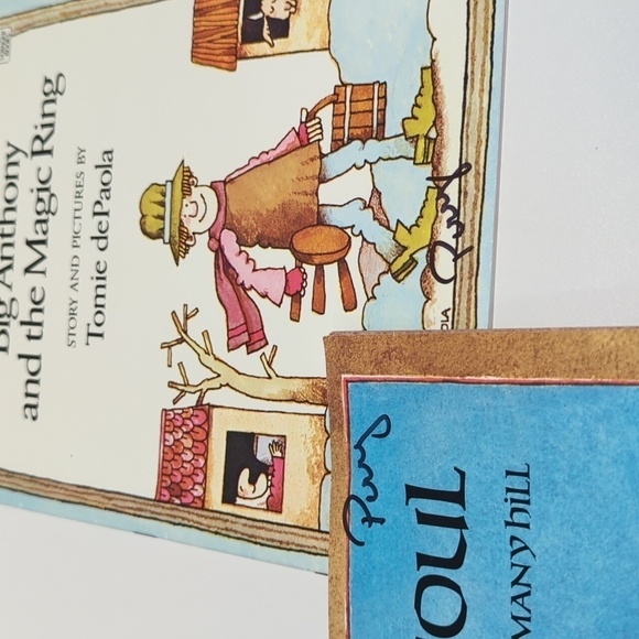 Scholastic Tomie dePaola Paperback Book Set of 2 Used Fiction Books - Picture 3 of 4